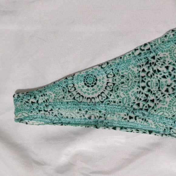 UO V-Neck Cropped Tank Top, Color Turquoise Size L - Picture 3 of 14